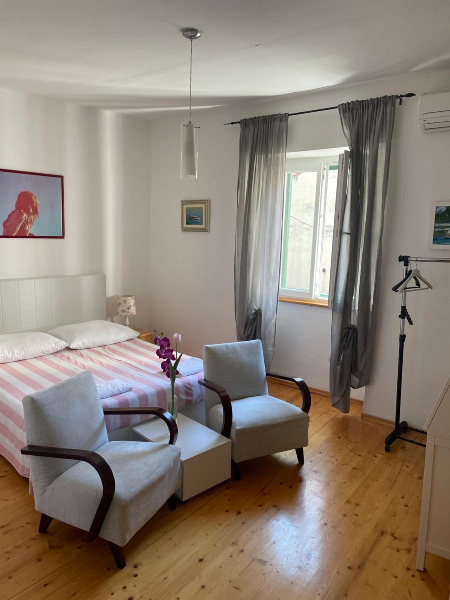 Apartments And Rooms Ille Σίμπενικ Εξωτερικό φωτογραφία