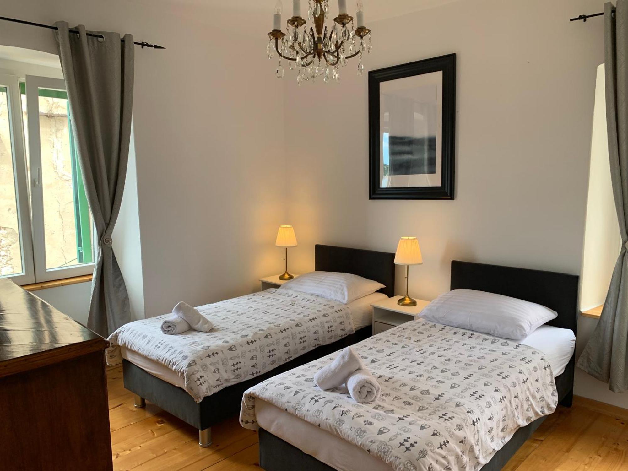 Apartments And Rooms Ille Σίμπενικ Εξωτερικό φωτογραφία