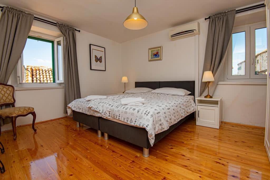 Apartments And Rooms Ille Σίμπενικ Εξωτερικό φωτογραφία