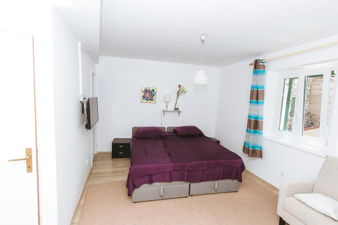 Apartments And Rooms Ille Σίμπενικ Εξωτερικό φωτογραφία