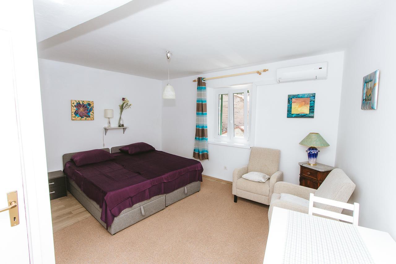 Apartments And Rooms Ille Σίμπενικ Εξωτερικό φωτογραφία