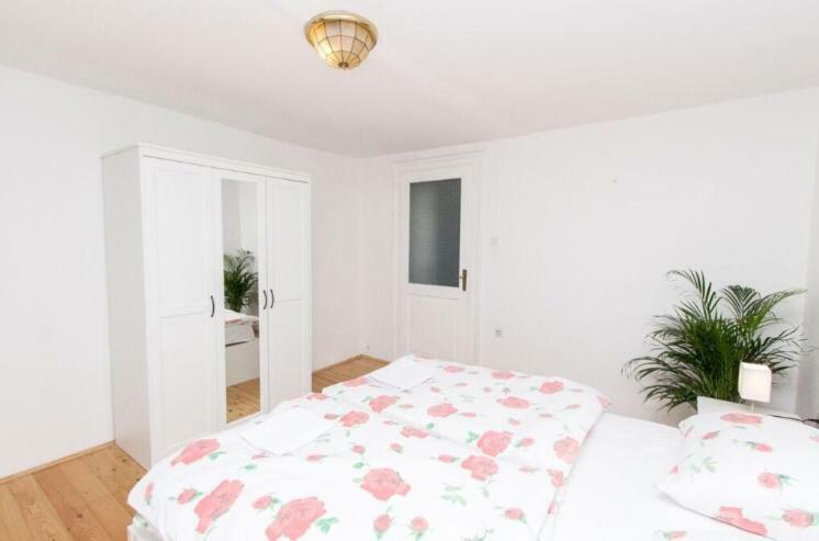 Apartments And Rooms Ille Σίμπενικ Εξωτερικό φωτογραφία