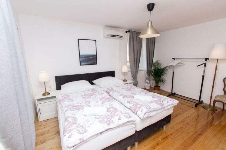 Apartments And Rooms Ille Σίμπενικ Εξωτερικό φωτογραφία