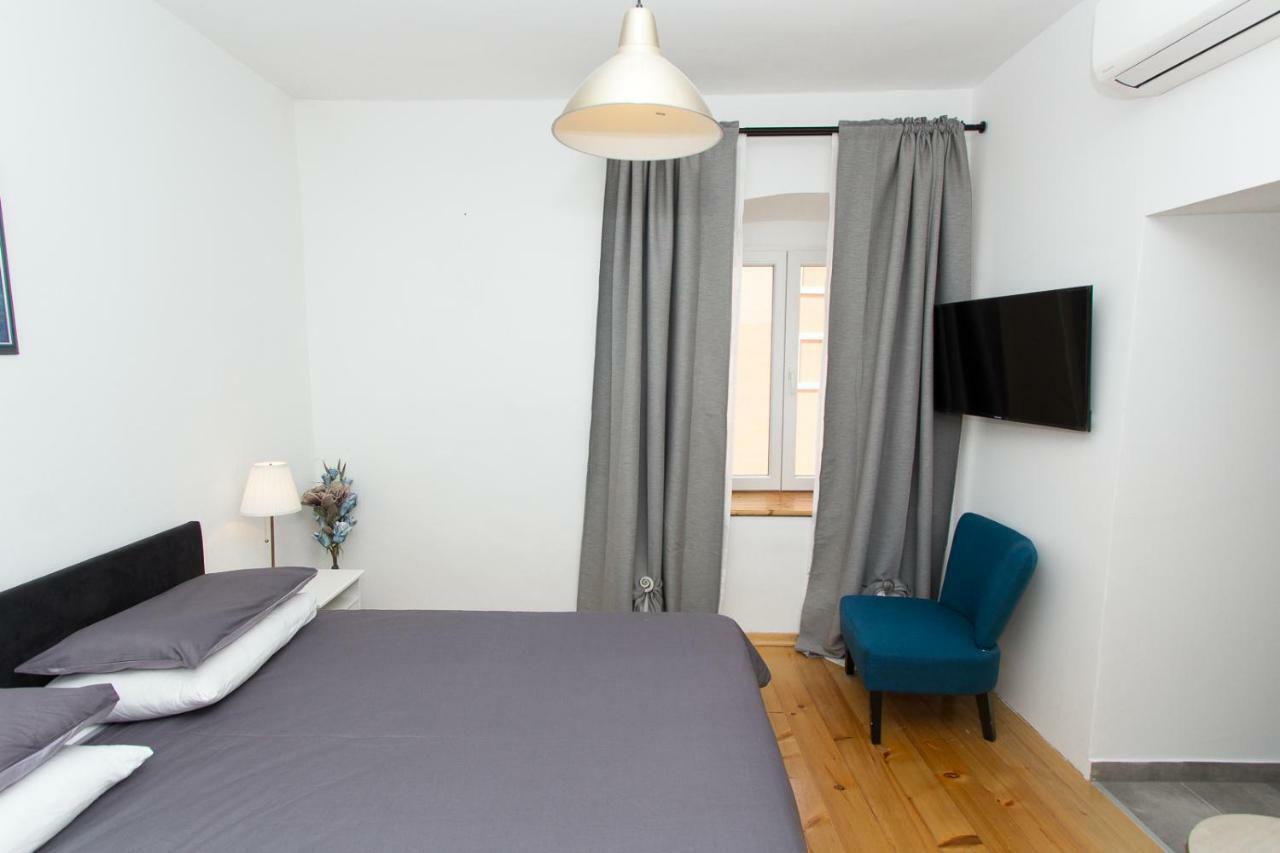 Apartments And Rooms Ille Σίμπενικ Εξωτερικό φωτογραφία