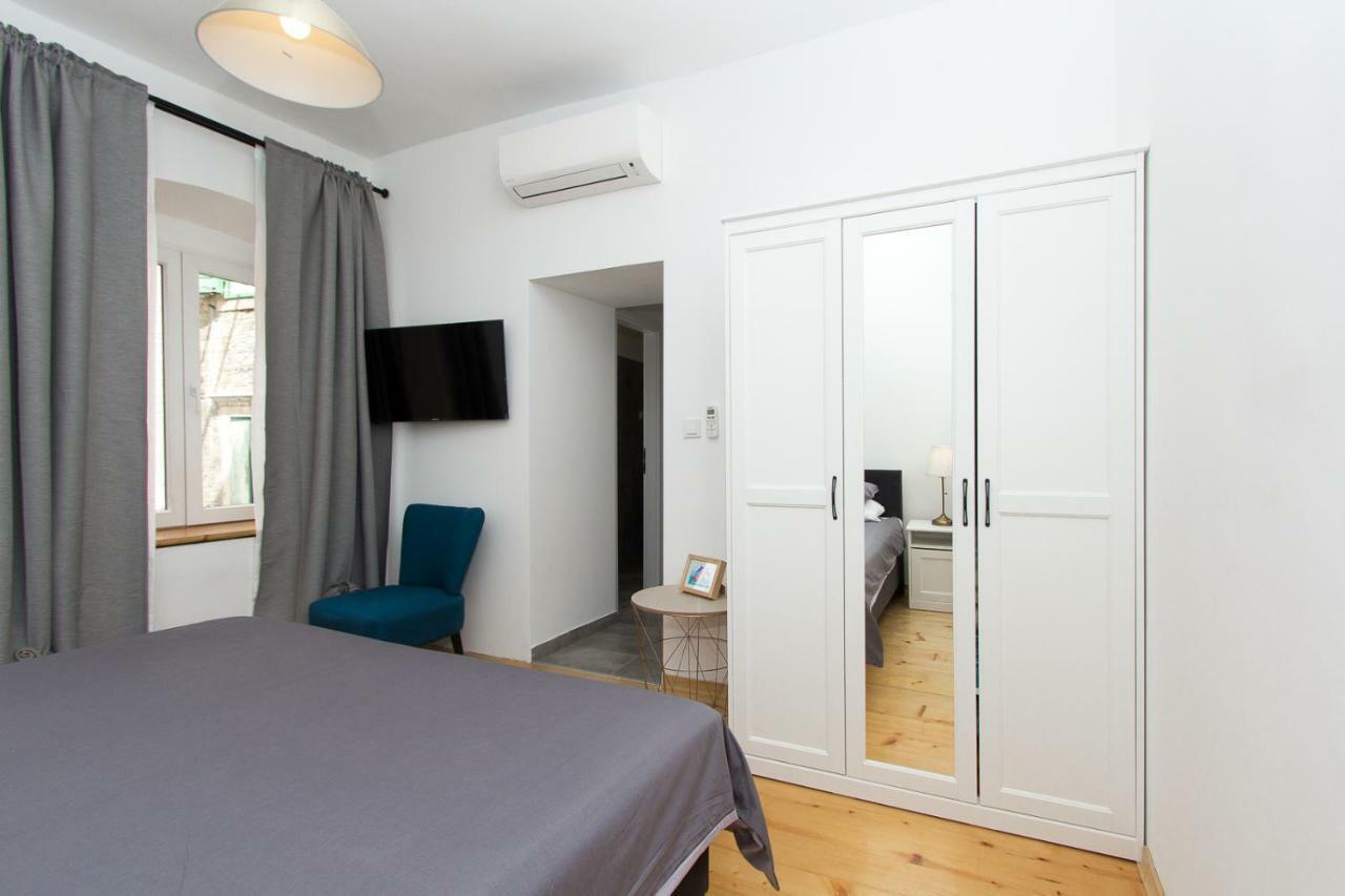 Apartments And Rooms Ille Σίμπενικ Εξωτερικό φωτογραφία